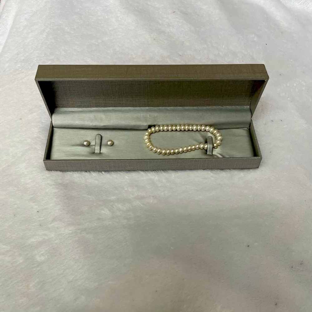 Zales Pearl bracelet and earrings